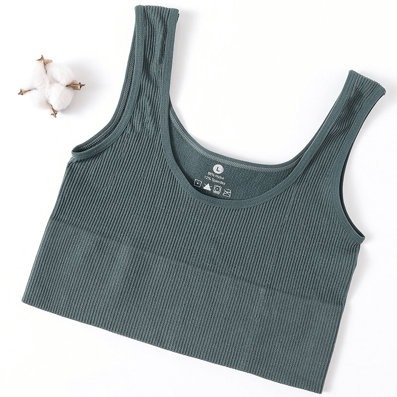Ribbed seamless tank top in green, perfect for sports and fitness. Breathable nylon and spandex material for yoga, running, and dance.